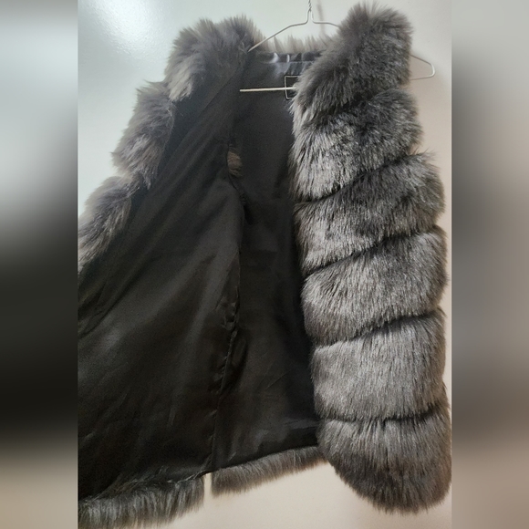 Faux cozy vest - Picture 3 of 3